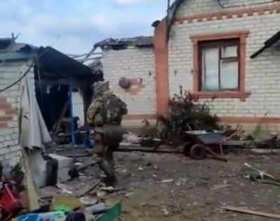  Russian Troops Ordered Ukrainian Women To Hang White Rags Outside Homes So Soldi-TeluguStop.com