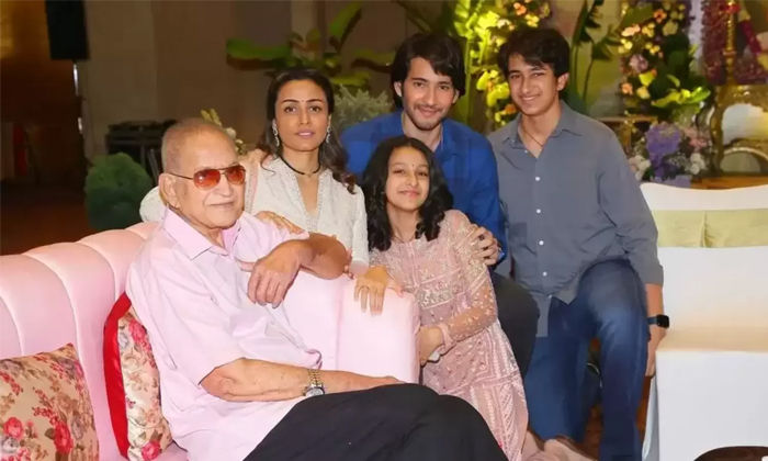 Mahesh Babu Family With Super Star Krishna : Manam News 